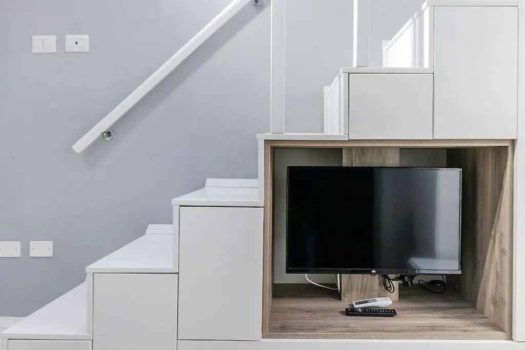 Apartment Elegante Pied-A-Terre Stile & Comodita A Milano Italy