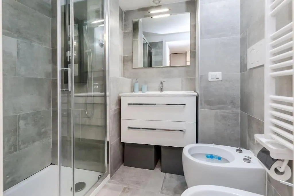 Elegante Pied-A-Terre Stile & Comodita A Milano Apartment