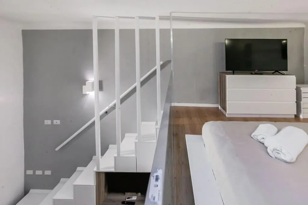 Apartment Elegante Pied-A-Terre Stile & Comodita A Milano