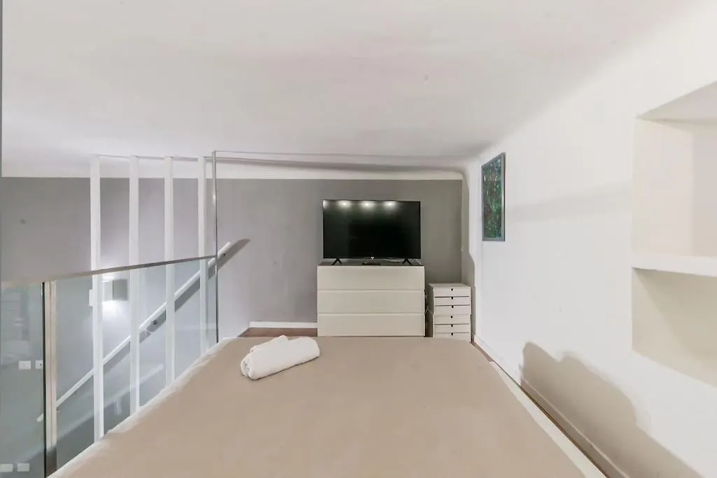 Elegante Pied-A-Terre Stile & Comodita A Milano